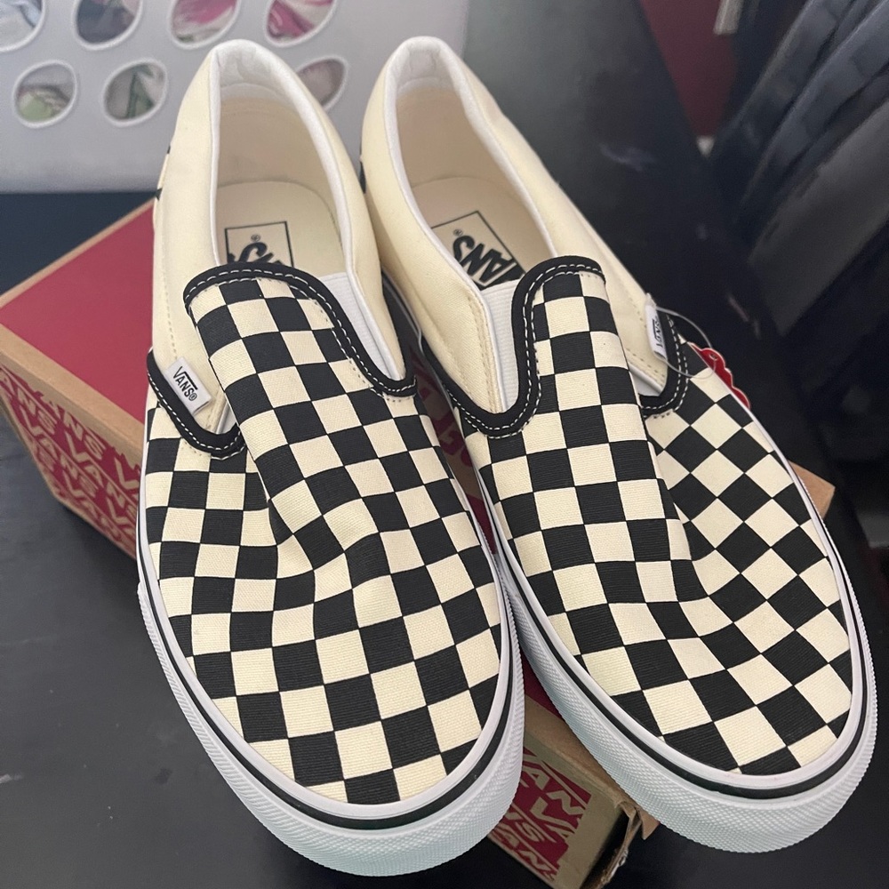 Black and White checkered Vans. NWT. Mens 9 Womens 10.5. Unisex!